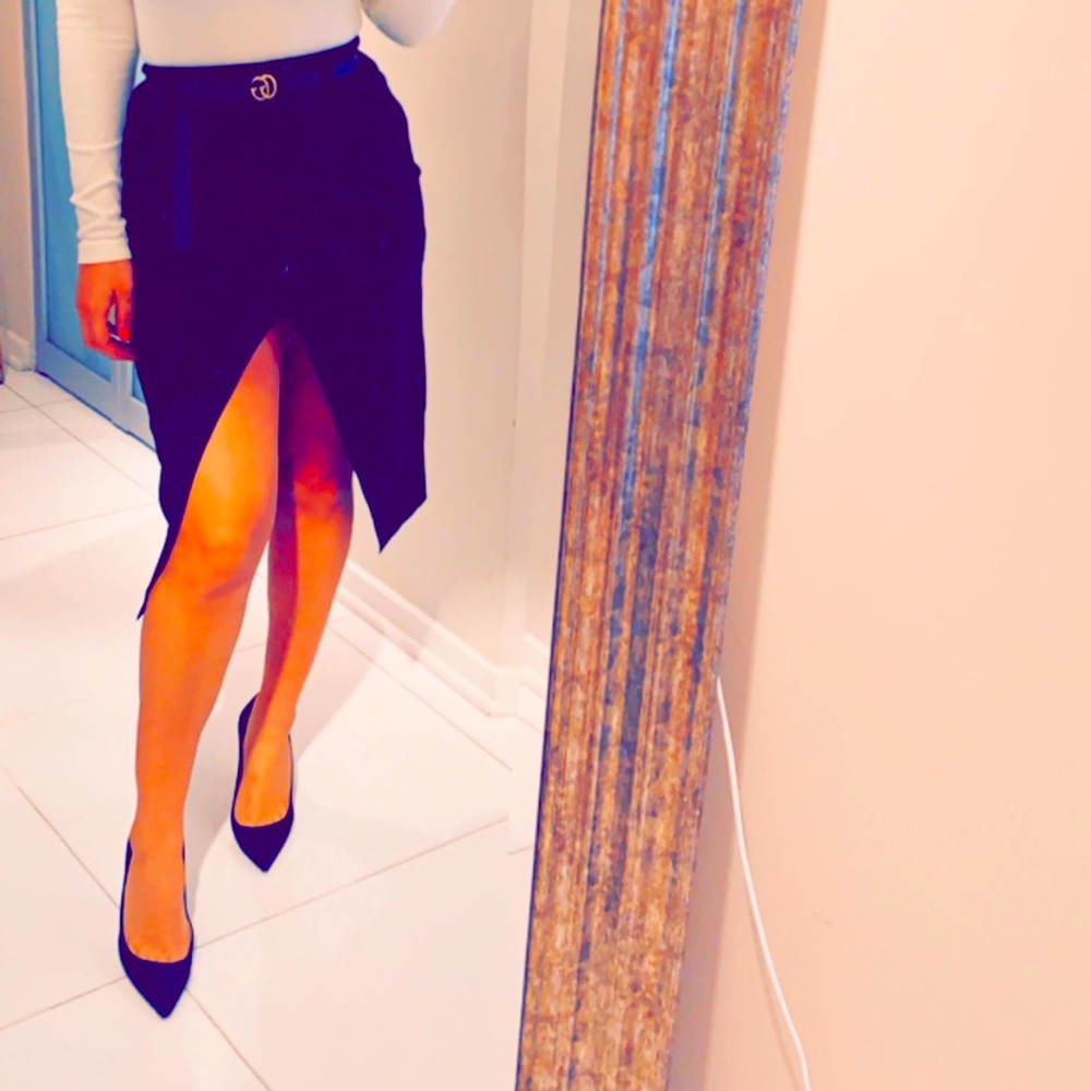 Do+Be Beautiful Black Pencil skirt with slit up front - size medium